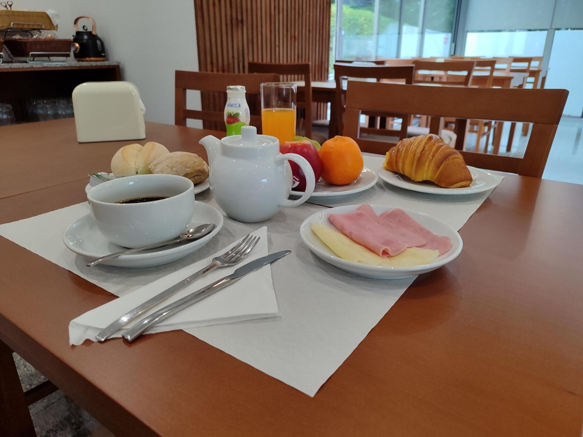 Dom Hotel Пенафиел Екстериор снимка